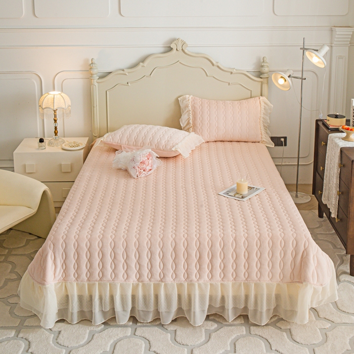 91家纺网 家纺一手货源 找家纺 （总）胜权家纺 2025秋冬新款A类全消光高克重5D雕花牛奶绒仙女风夹棉床盖单品系列