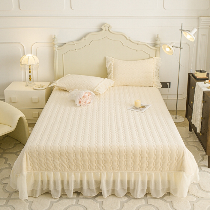 91家纺网 家纺一手货源 找家纺 （总）胜权家纺 2025秋冬新款A类全消光高克重5D雕花牛奶绒仙女风夹棉床盖单品系列