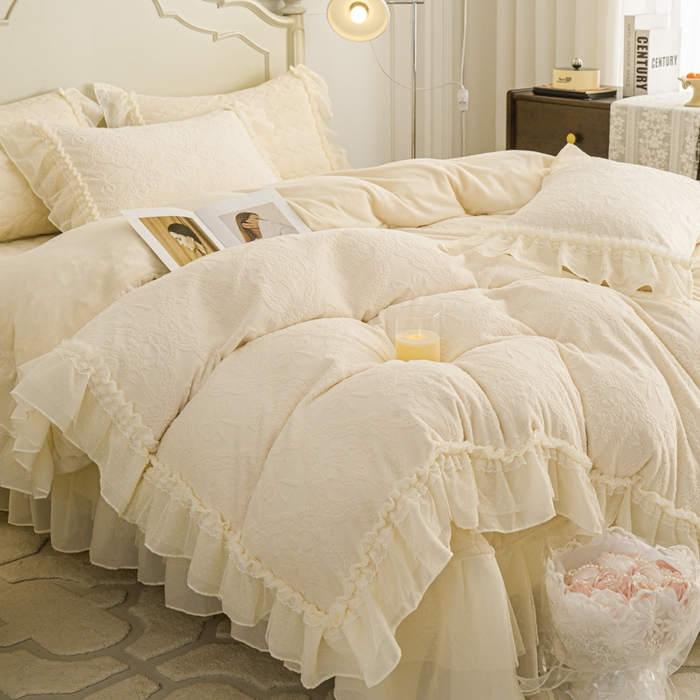 91家纺网 家纺一手货源 找家纺 胜权家纺 2025秋冬新款A类全消光高克重5D雕花牛奶绒仙女风夹棉床盖单品系列 梦安娜-浅米