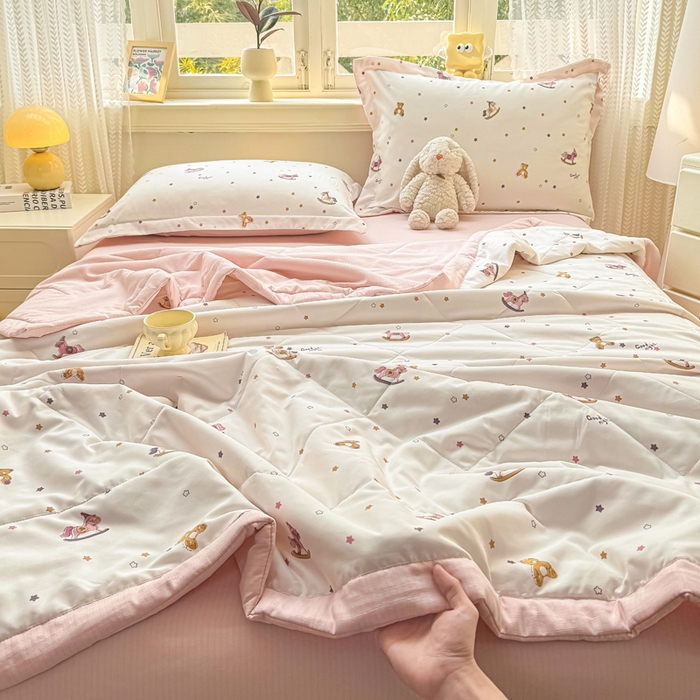 91家纺网 家纺一手货源 找家纺 梵克保罗 2025新款印花单夏被被子被芯夏被四件套 调皮小马