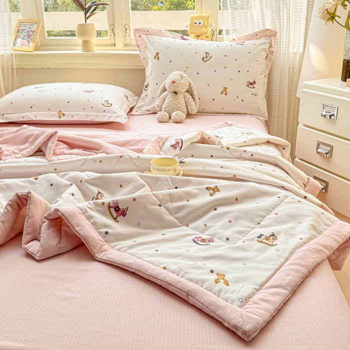 91家纺网 家纺一手货源 找家纺 梵克保罗 2025新款印花单夏被被子被芯夏被四件套 调皮小马