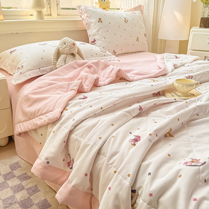 91家纺网 家纺一手货源 找家纺 梵克保罗 2025新款印花单夏被被子被芯夏被四件套 调皮小马