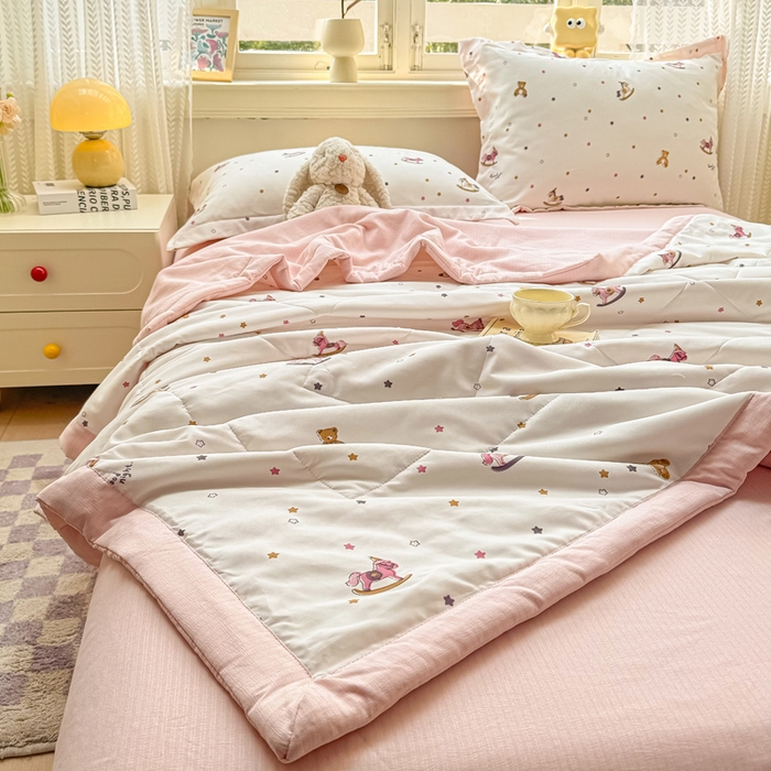 91家纺网 家纺一手货源 找家纺 梵克保罗 2025新款印花单夏被被子被芯夏被四件套 调皮小马