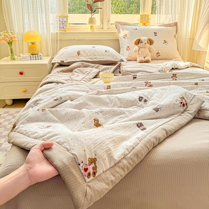 91家纺网 家纺一手货源 找家纺 梵克保罗 2025新款印花单夏被被子被芯夏被四件套 软萌熊熊