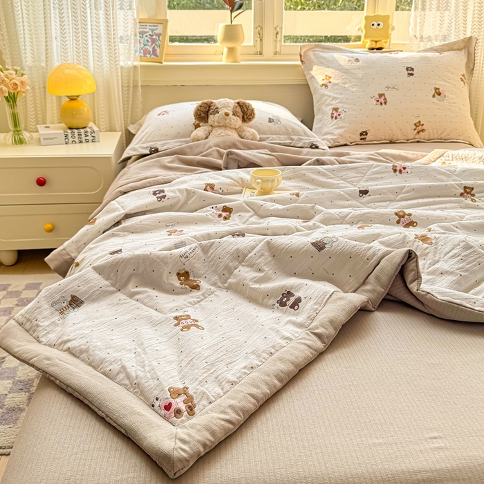 91家纺网 家纺一手货源 找家纺 梵克保罗 2025新款印花单夏被被子被芯夏被四件套 软萌熊熊