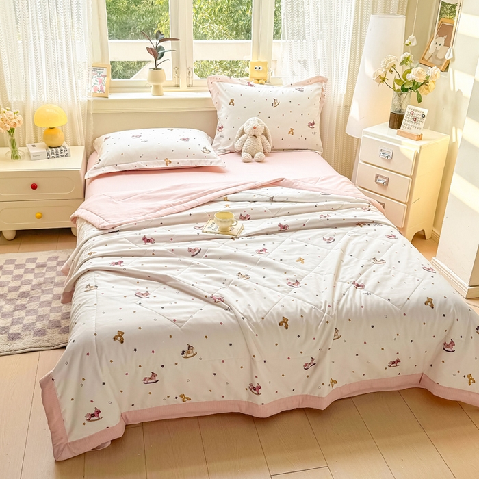 91家纺网 家纺一手货源 找家纺 梵克保罗 2025新款印花单夏被被子被芯夏被四件套 调皮小马