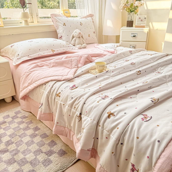 91家纺网 家纺一手货源 找家纺 梵克保罗 2025新款印花单夏被被子被芯夏被四件套 调皮小马