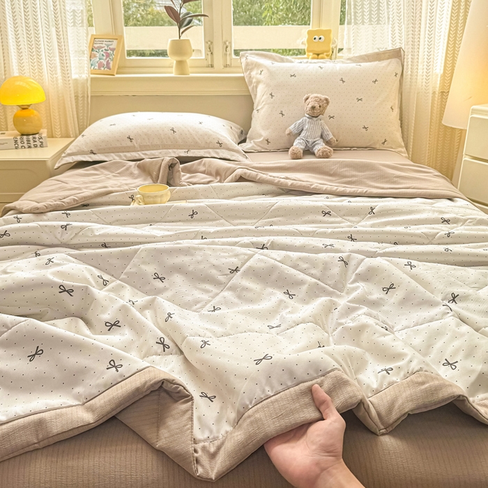 91家纺网 家纺一手货源 找家纺 梵克保罗 2025新款印花单夏被被子被芯夏被四件套 幸运蝴蝶结