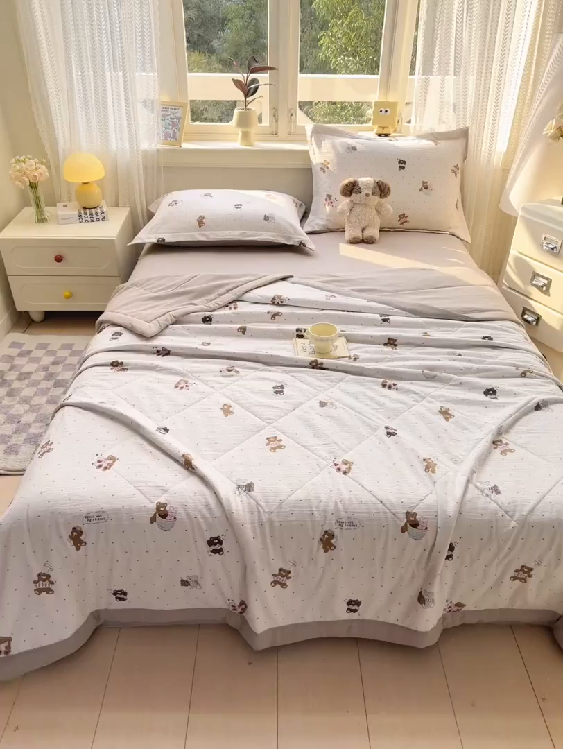 91家纺网 家纺一手货源 找家纺 梵克保罗 2025新款印花单夏被被子被芯夏被四件套 软萌熊熊