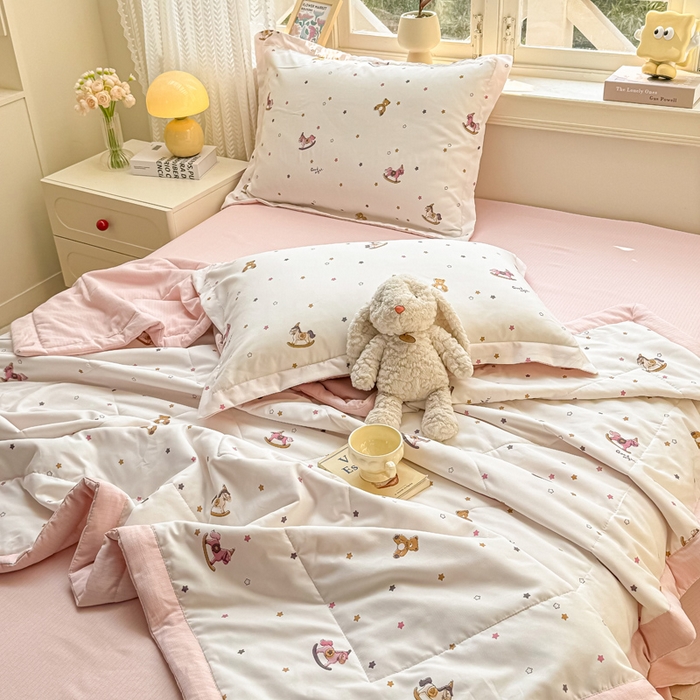 91家纺网 家纺一手货源 找家纺 梵克保罗 2025新款印花单夏被被子被芯夏被四件套 调皮小马