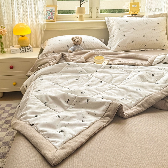 91家纺网 家纺一手货源 找家纺 梵克保罗 2025新款印花单夏被被子被芯夏被四件套 幸运蝴蝶结