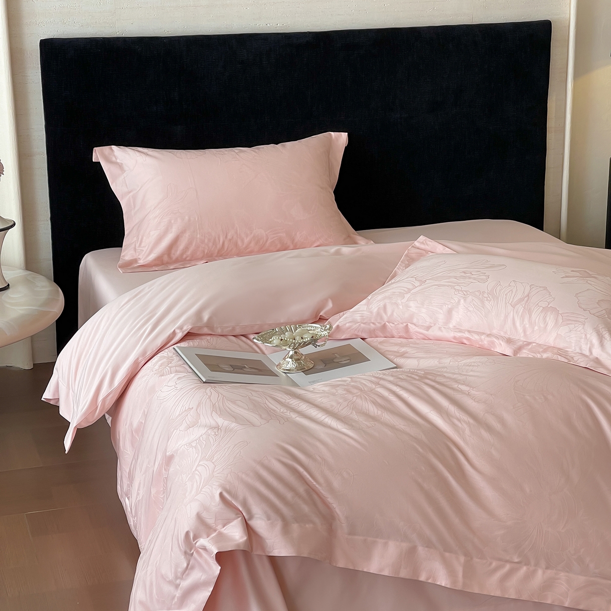 91家纺网 家纺一手货源 找家纺 栩裕纺织 2025新款长绒棉提花最新款单品四件套 奥罗拉-仙桃粉