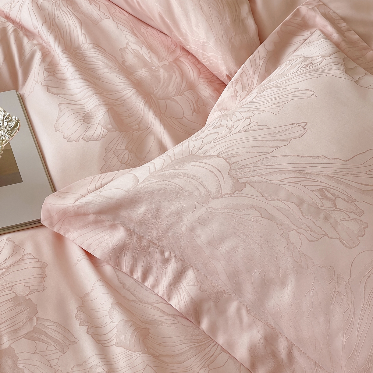 91家纺网 家纺一手货源 找家纺 栩裕纺织 2025新款长绒棉提花最新款单品 奥罗拉-仙桃粉