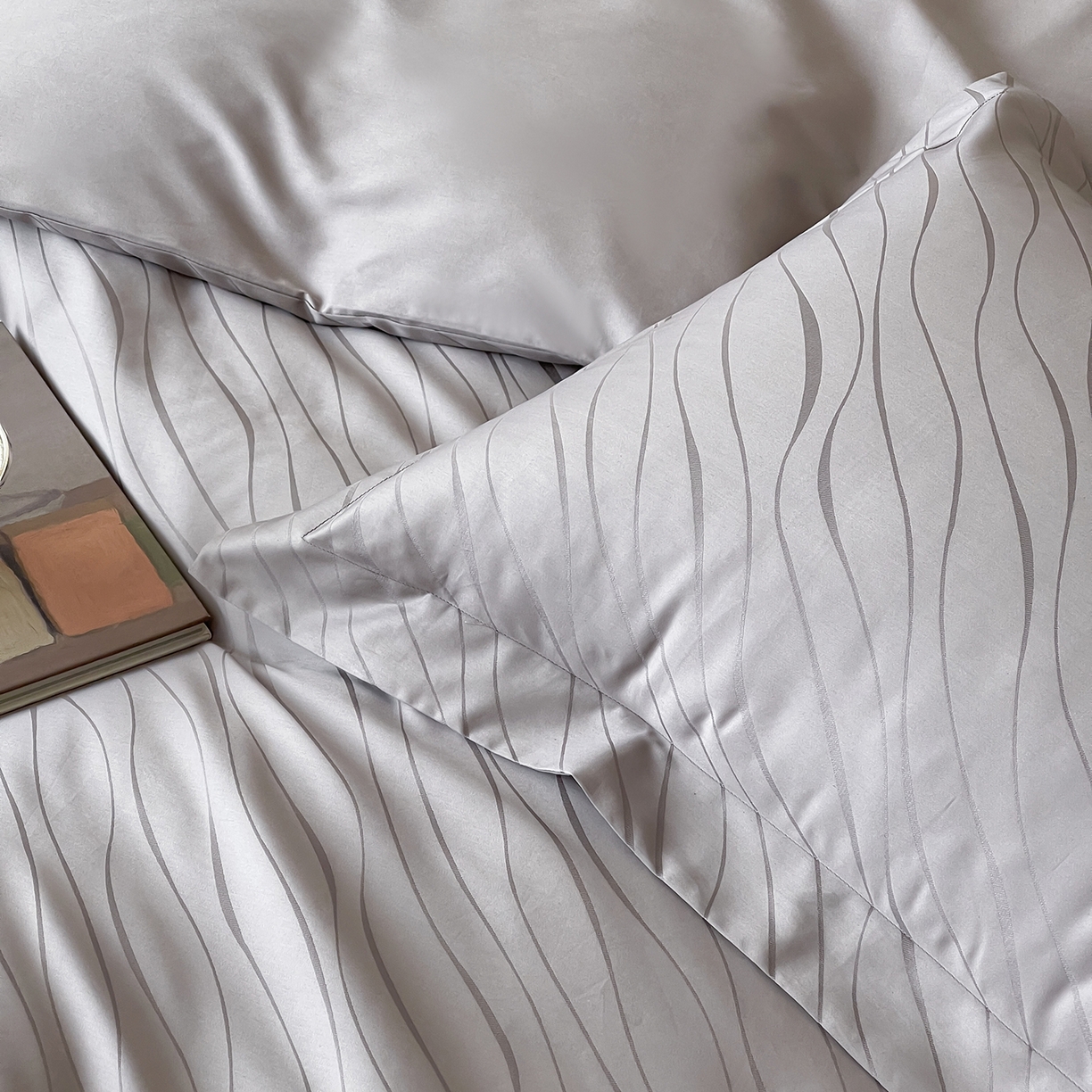 91家纺网 家纺一手货源 找家纺 栩裕纺织 2025新款长绒棉提花最新款单品 布兰卡-高级灰