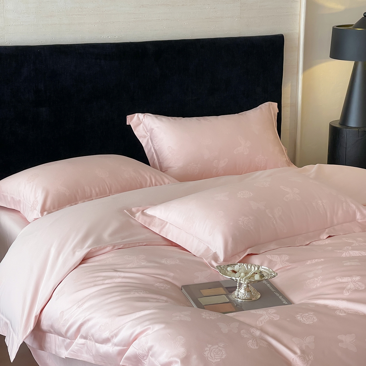 91家纺网 家纺一手货源 找家纺 栩裕纺织 2025新款长绒棉提花最新款单品 花间集-仙桃粉