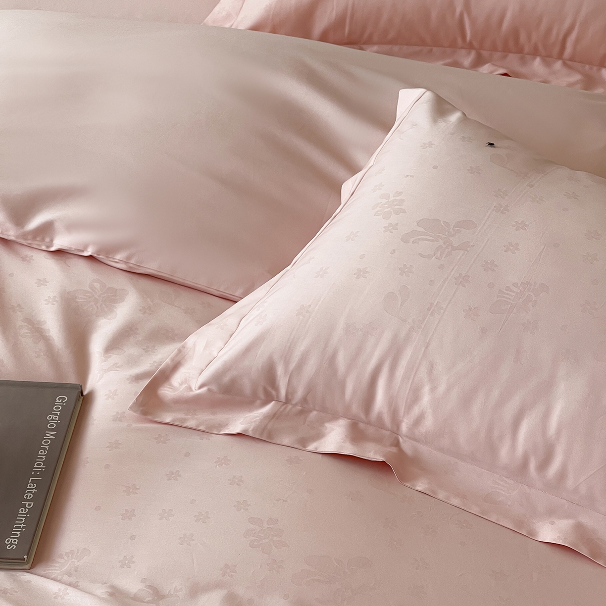 91家纺网 家纺一手货源 找家纺 栩裕纺织 2025新款长绒棉提花最新款单品四件套 朵芙-仙桃粉