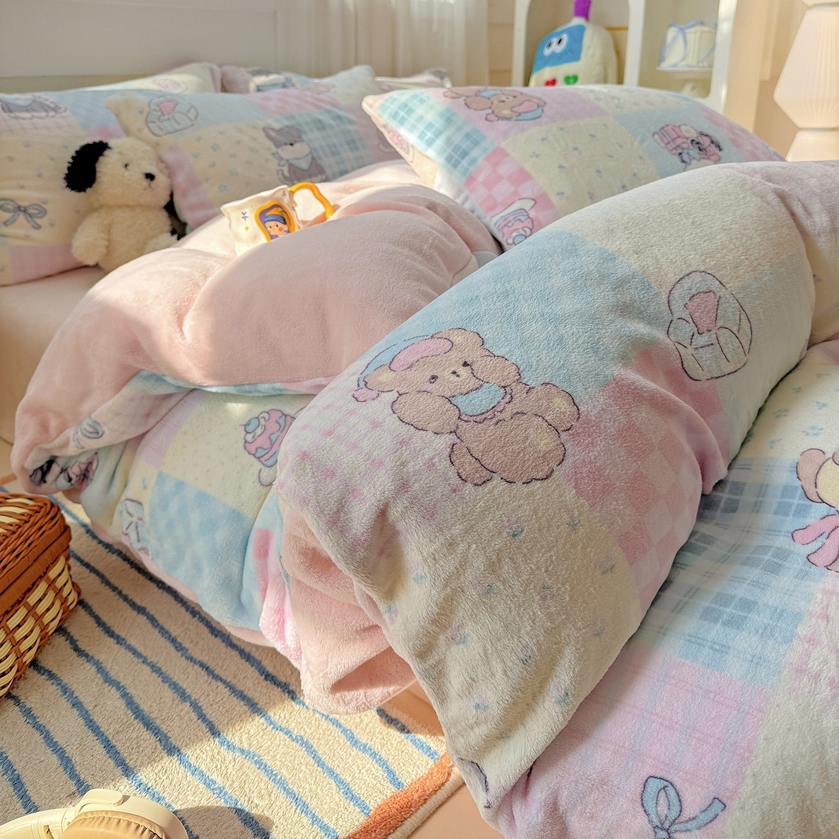 91家纺网 家纺一手货源 找家纺 耀悦家纺 2025新款牛奶绒小清新高克重ins风卡通四件套 礼物起司猫咪