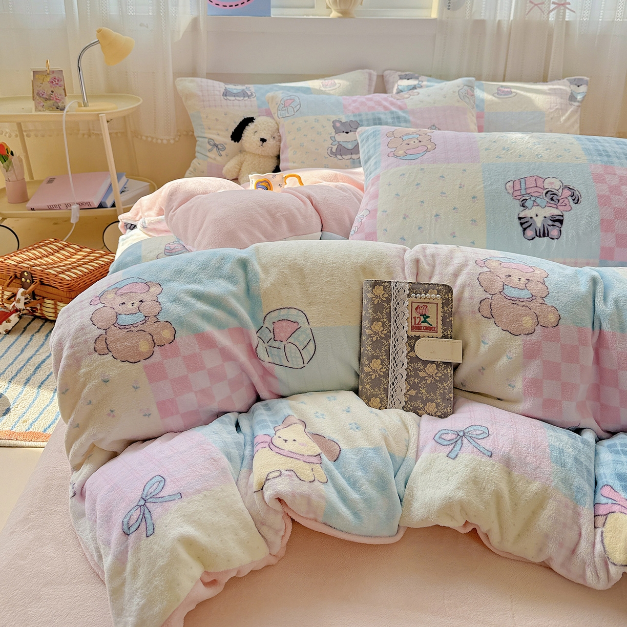 91家纺网 家纺一手货源 找家纺 耀悦家纺 2025新款牛奶绒小清新高克重ins风卡通四件套 礼物起司猫咪