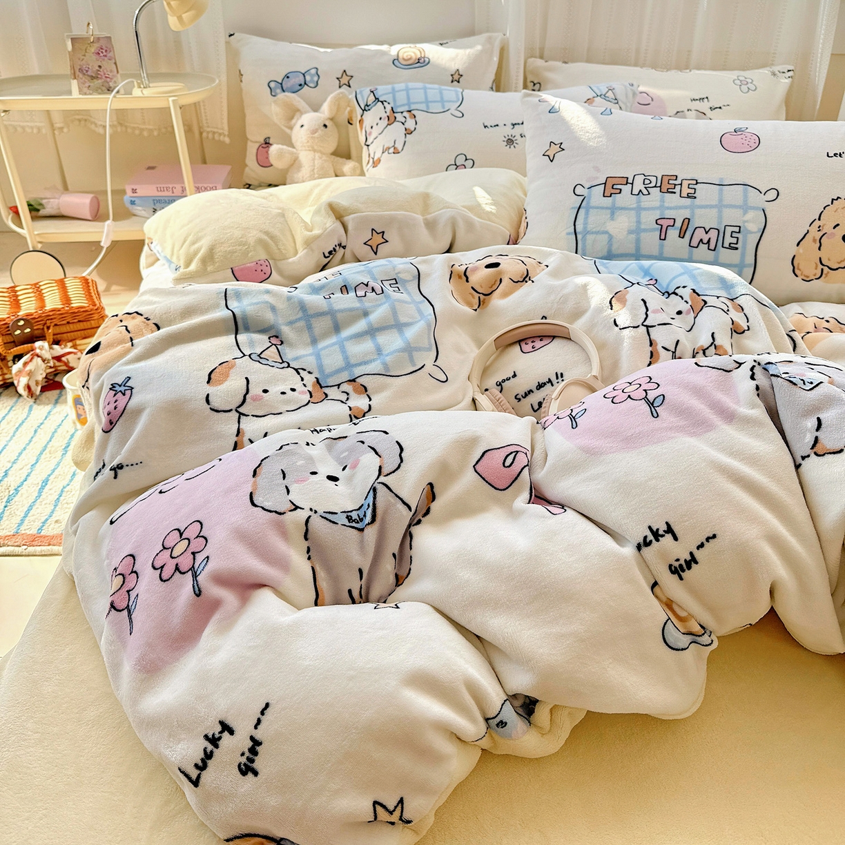 91家纺网 家纺一手货源 找家纺 耀悦家纺 2025新款牛奶绒小清新高克重ins风卡通四件套 春日计划