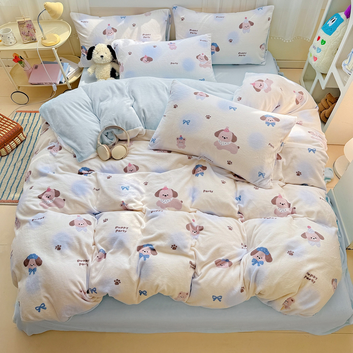 91家纺网 家纺一手货源 找家纺 耀悦家纺 2025新款牛奶绒小清新高克重ins风卡通四件套 小奶狗派对