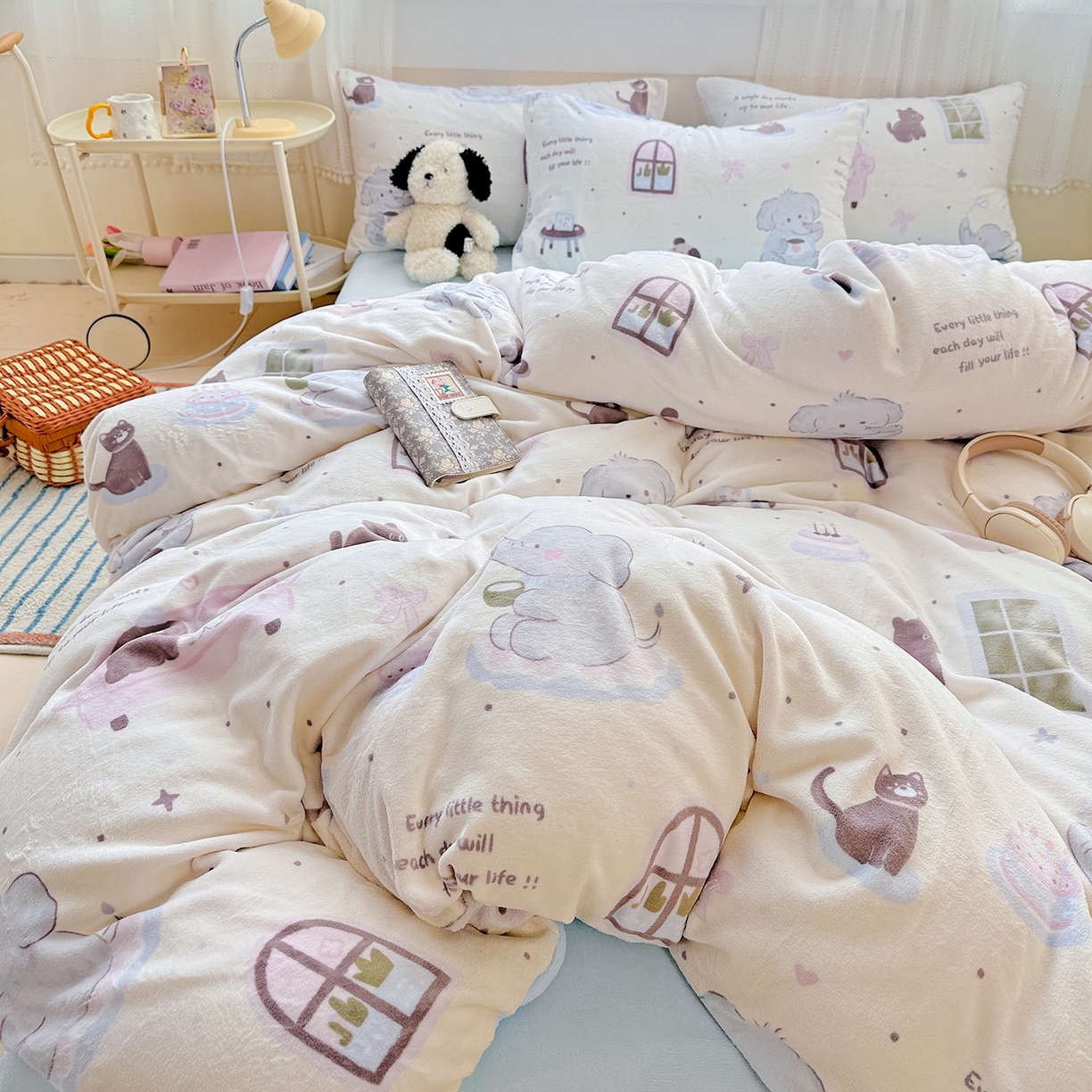 91家纺网 家纺一手货源 找家纺 耀悦家纺 2025新款牛奶绒小清新高克重ins风卡通四件套 小象的生日聚会