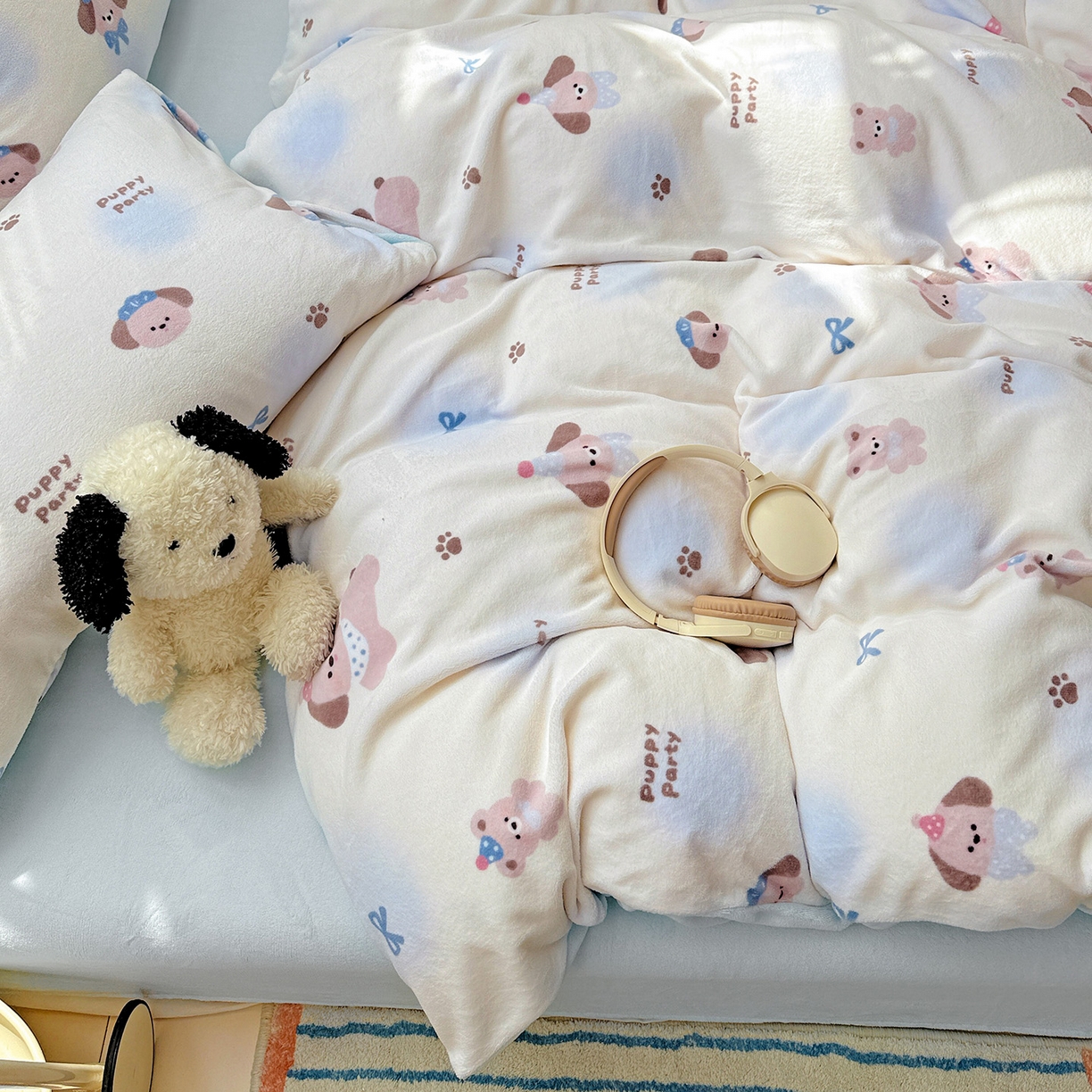 91家纺网 家纺一手货源 找家纺 耀悦家纺 2025新款牛奶绒小清新高克重ins风卡通四件套 小奶狗派对