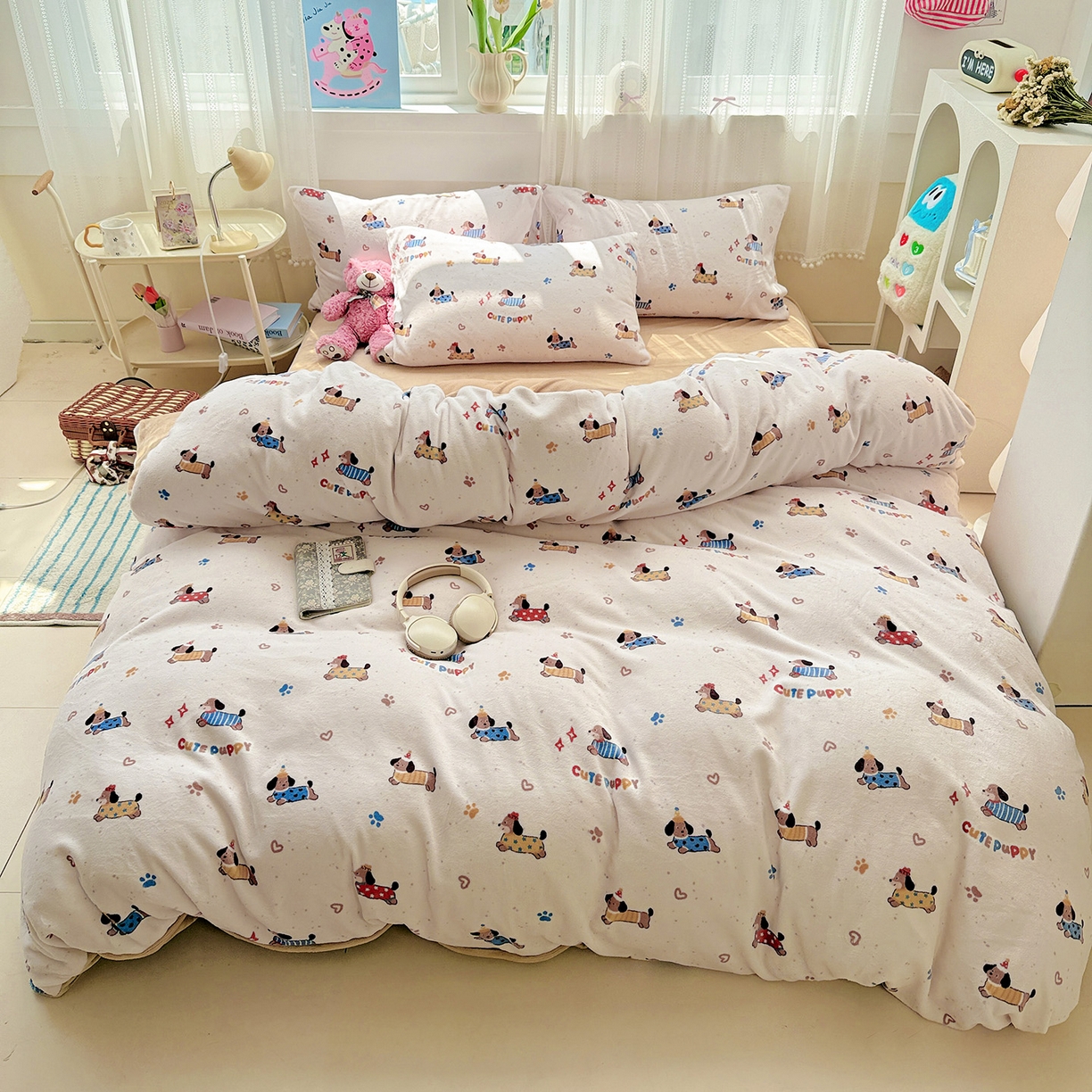 91家纺网 家纺一手货源 找家纺 耀悦家纺 2025新款牛奶绒小清新高克重ins风卡通四件套 星光腊肠狗