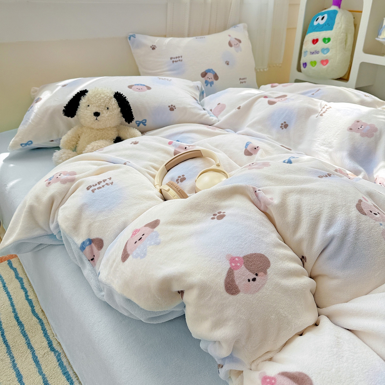 91家纺网 家纺一手货源 找家纺 耀悦家纺 2025新款牛奶绒小清新高克重ins风卡通四件套 小奶狗派对