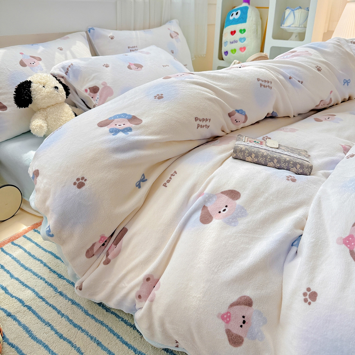 91家纺网 家纺一手货源 找家纺 耀悦家纺 2025新款牛奶绒小清新高克重ins风卡通四件套 小奶狗派对