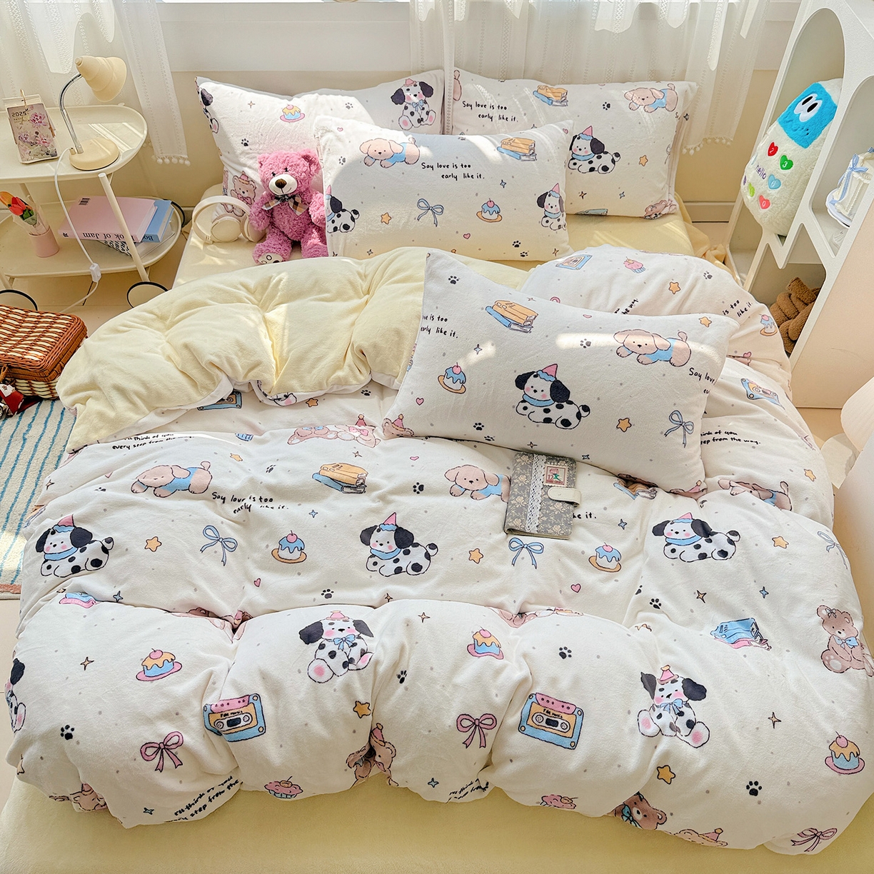 91家纺网 家纺一手货源 找家纺 耀悦家纺 2025新款牛奶绒小清新高克重ins风卡通四件套 音乐与美食的周末