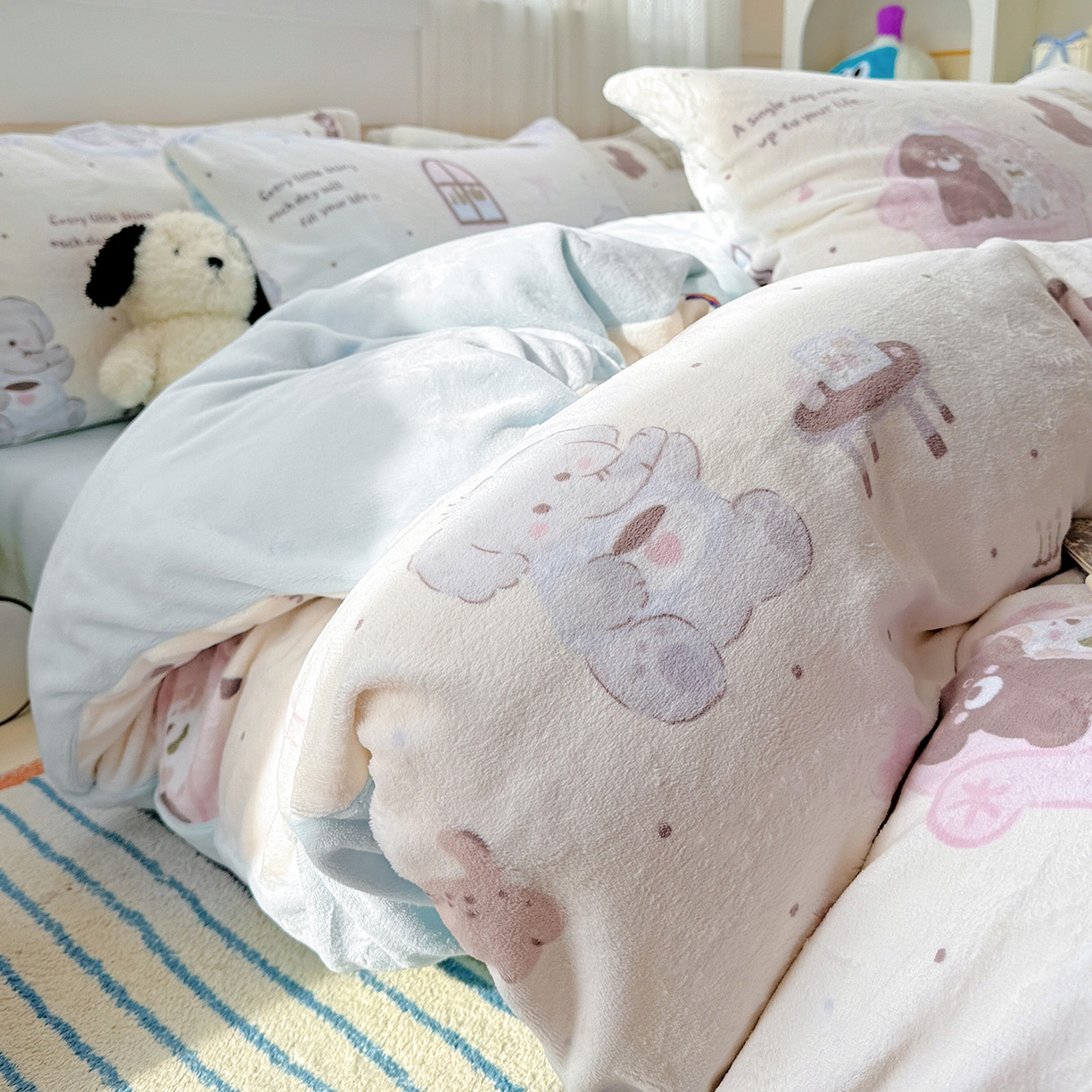 91家纺网 家纺一手货源 找家纺 耀悦家纺 2025新款牛奶绒小清新高克重ins风卡通四件套 小象的生日聚会