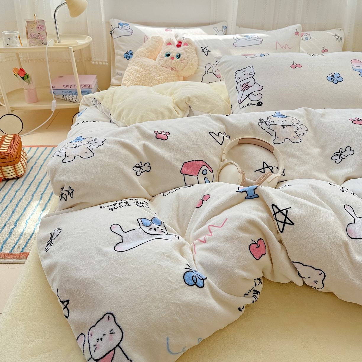 91家纺网 家纺一手货源 找家纺 耀悦家纺 2025新款牛奶绒小清新高克重ins风卡通四件套 五角星小猫