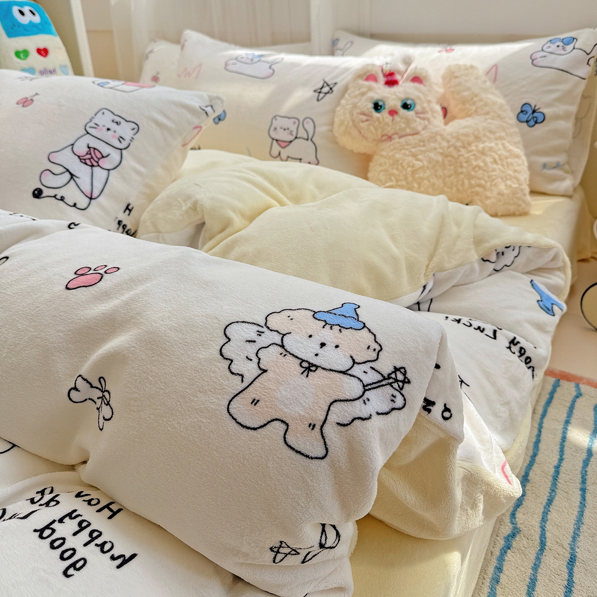 91家纺网 家纺一手货源 找家纺 耀悦家纺 2025新款牛奶绒小清新高克重ins风卡通四件套 五角星小猫