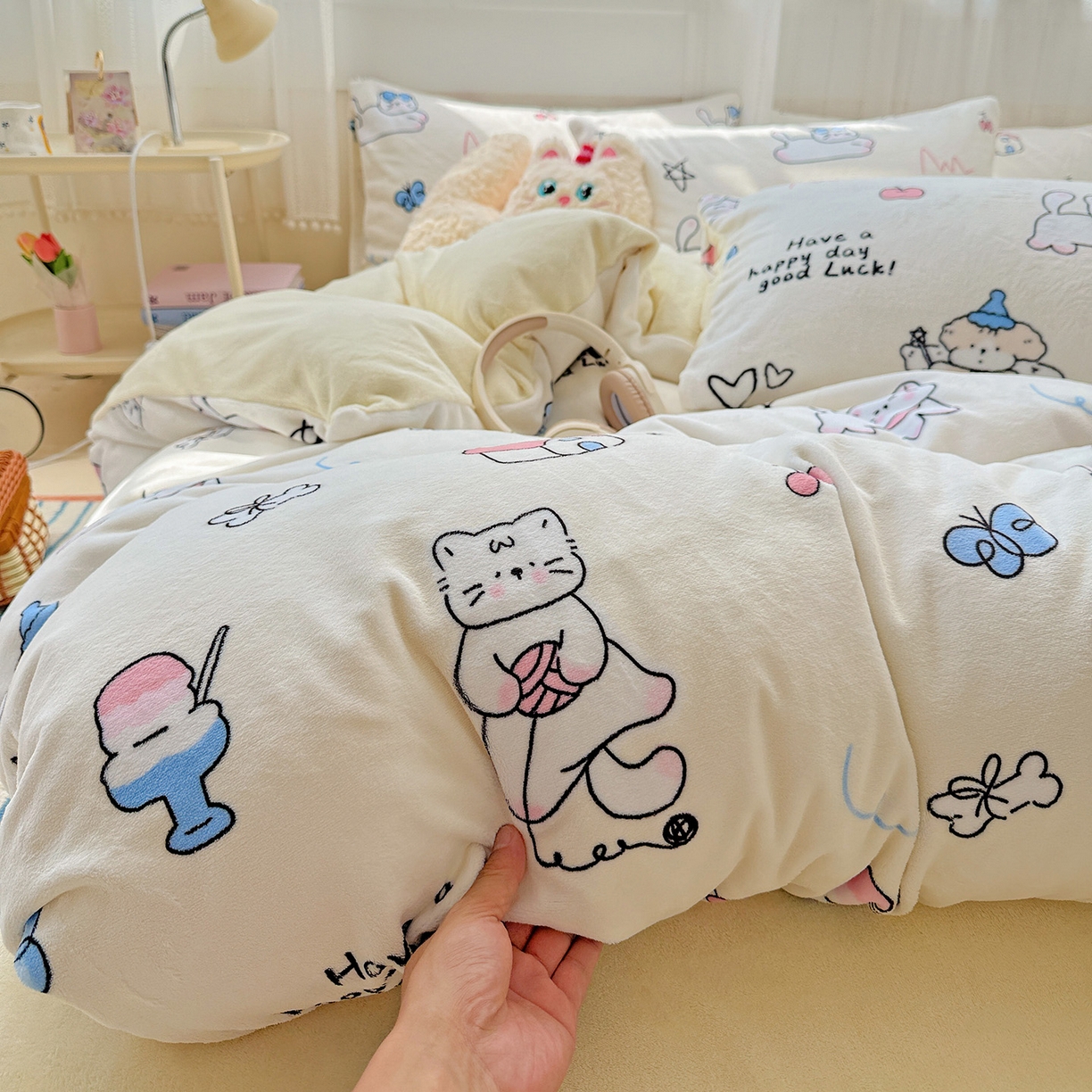 耀悦家纺 2025新款牛奶绒小清新高克重ins风卡通四件套 五角星小猫