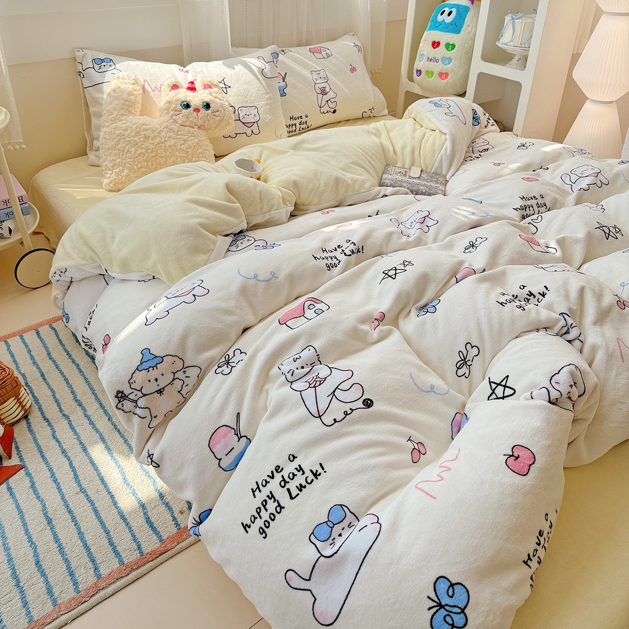 91家纺网 家纺一手货源 找家纺 耀悦家纺 2025新款牛奶绒小清新高克重ins风卡通四件套 五角星小猫