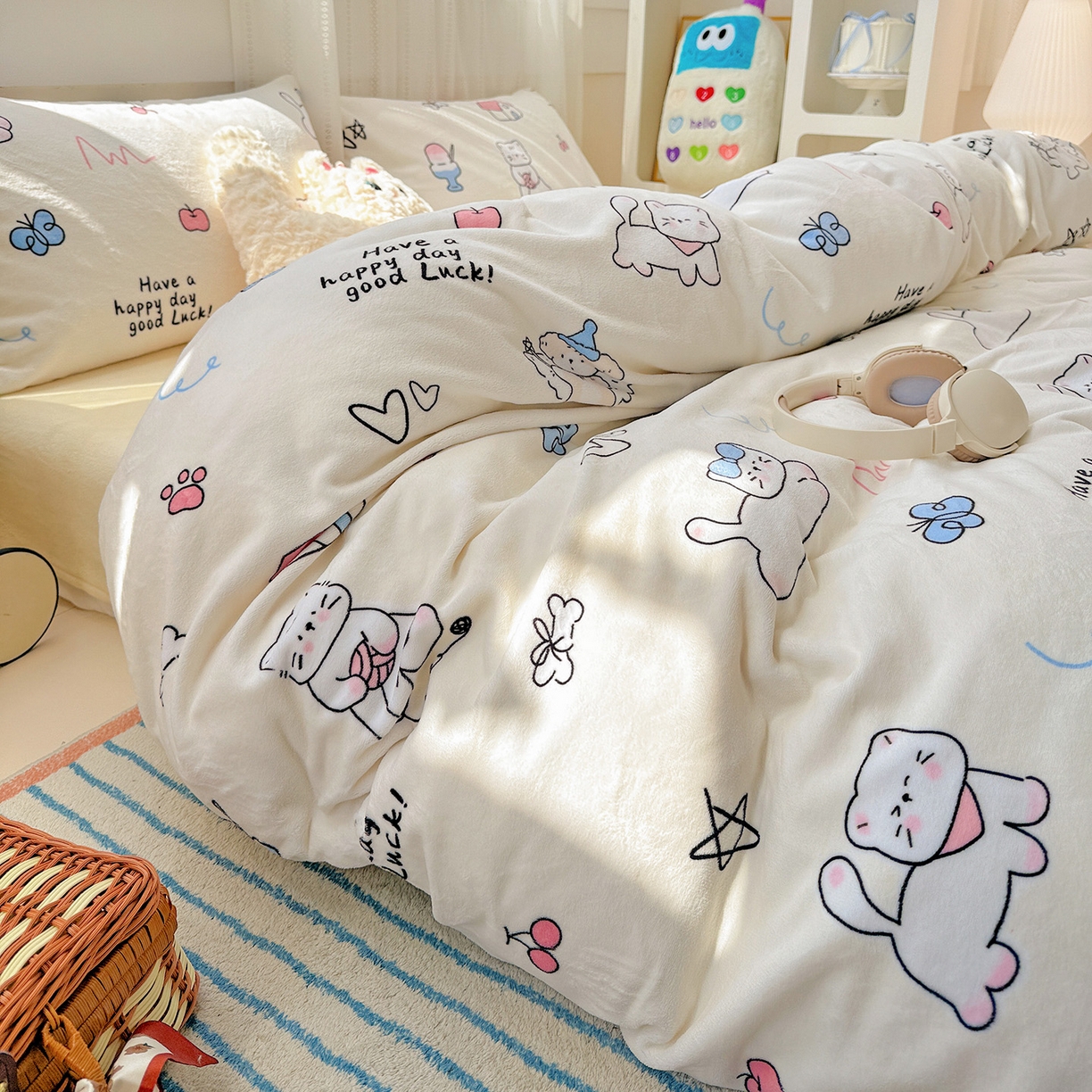 91家纺网 家纺一手货源 找家纺 耀悦家纺 2025新款牛奶绒小清新高克重ins风卡通四件套 五角星小猫