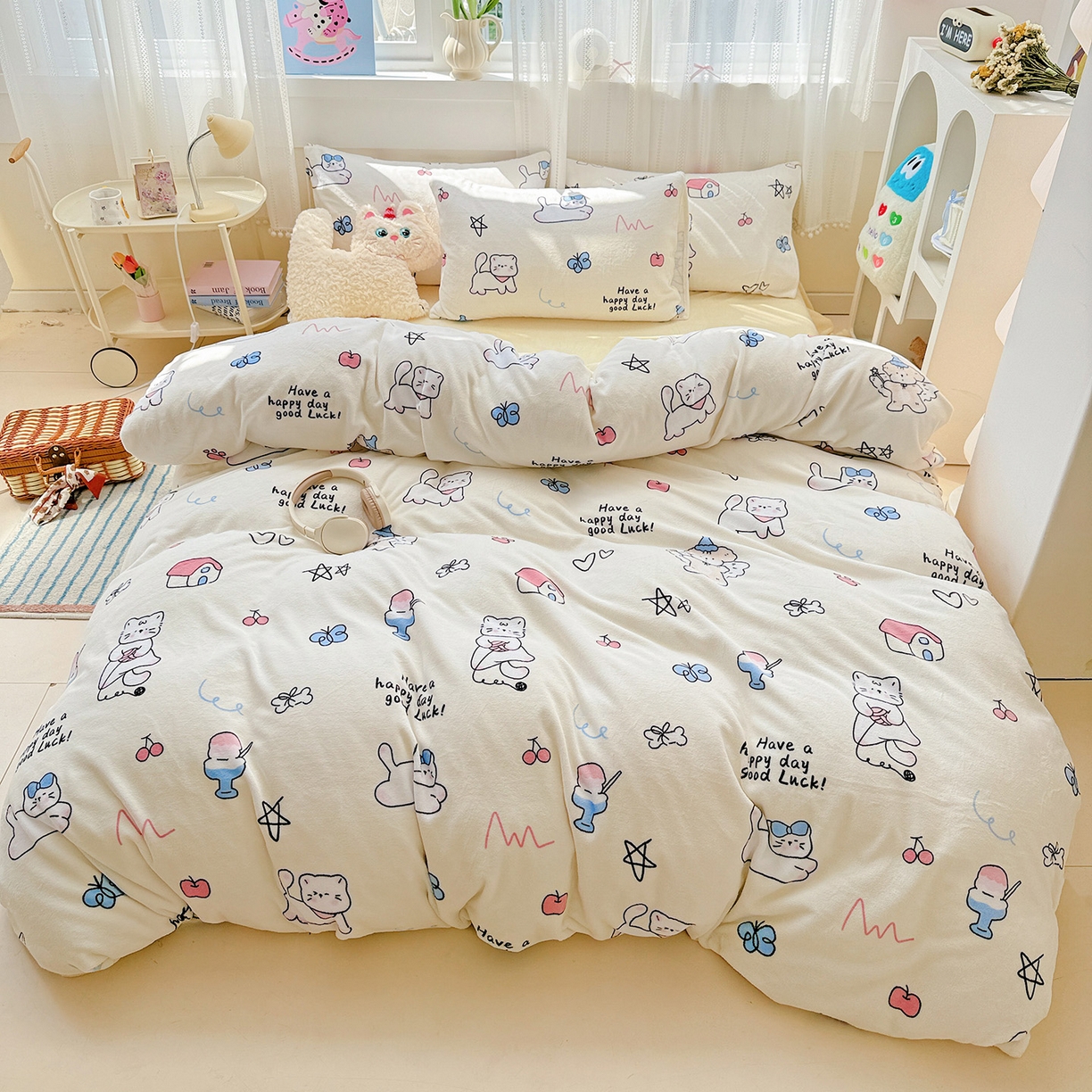 91家纺网 家纺一手货源 找家纺 耀悦家纺 2025新款牛奶绒小清新高克重ins风卡通四件套 五角星小猫