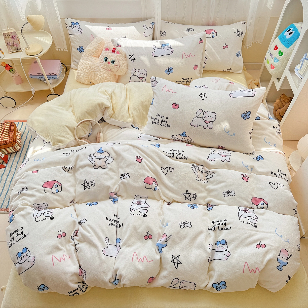 91家纺网 家纺一手货源 找家纺 耀悦家纺 2025新款牛奶绒小清新高克重ins风卡通四件套 五角星小猫