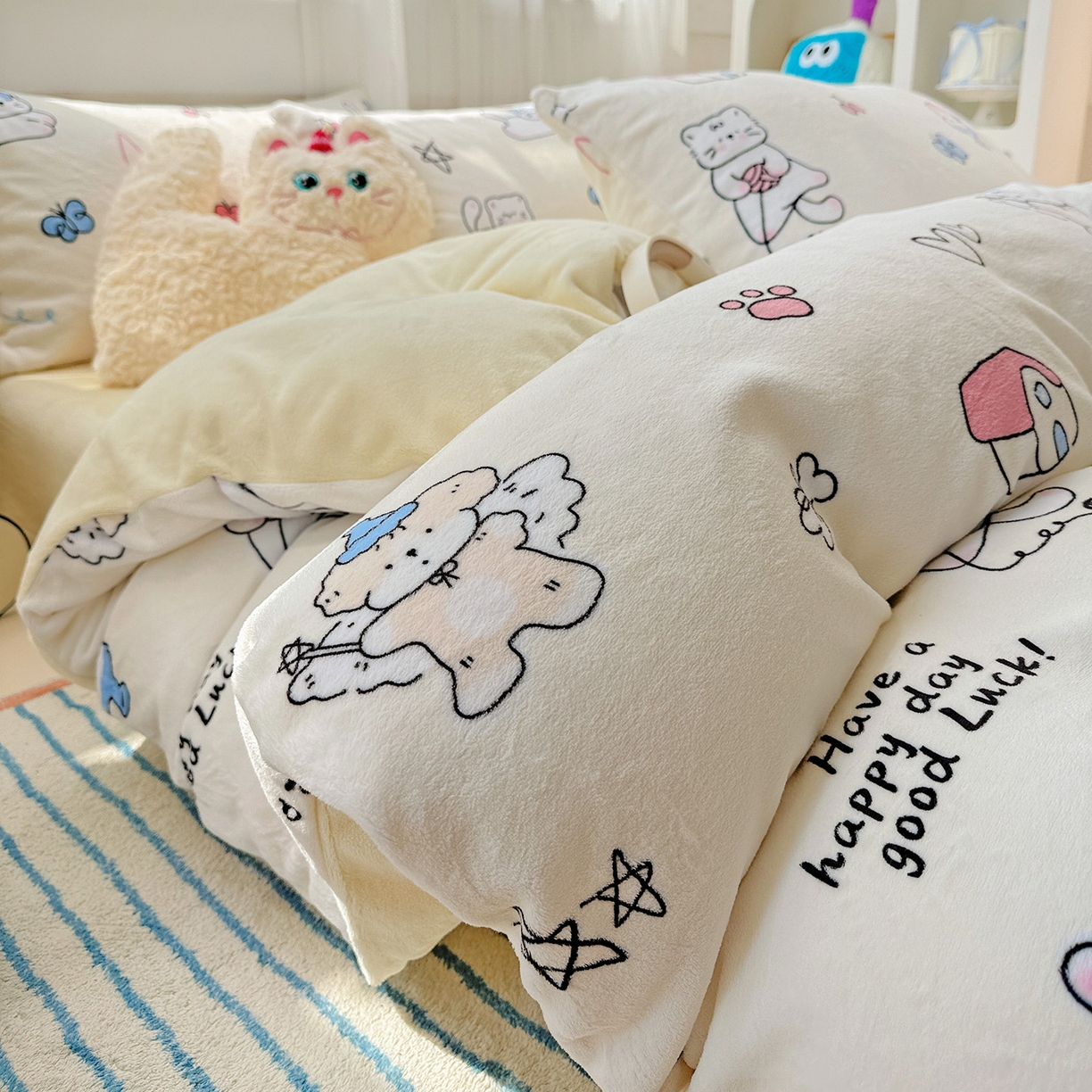 91家纺网 家纺一手货源 找家纺 耀悦家纺 2025新款牛奶绒小清新高克重ins风卡通四件套 五角星小猫