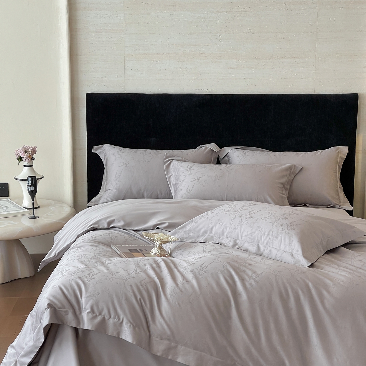 91家纺网 家纺一手货源 找家纺 栩裕纺织 2025新款长绒棉提花最新款单品 陌上枝头-高级灰