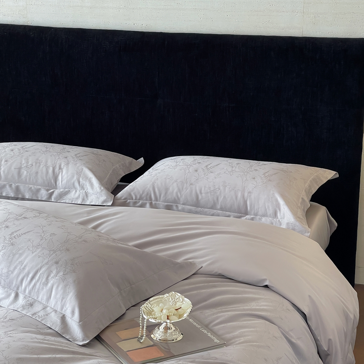 91家纺网 家纺一手货源 找家纺 栩裕纺织 2025新款长绒棉提花最新款单品 陌上枝头-高级灰