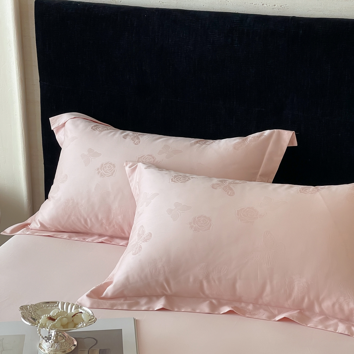 91家纺网 家纺一手货源 找家纺 栩裕纺织 2025新款长绒棉提花最新款单品四件套 花间集-仙桃粉