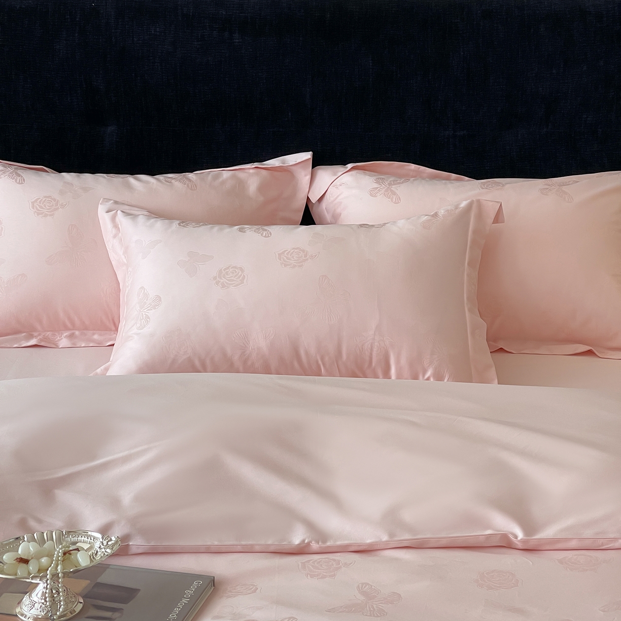 91家纺网 家纺一手货源 找家纺 栩裕纺织 2025新款长绒棉提花最新款单品四件套 花间集-仙桃粉