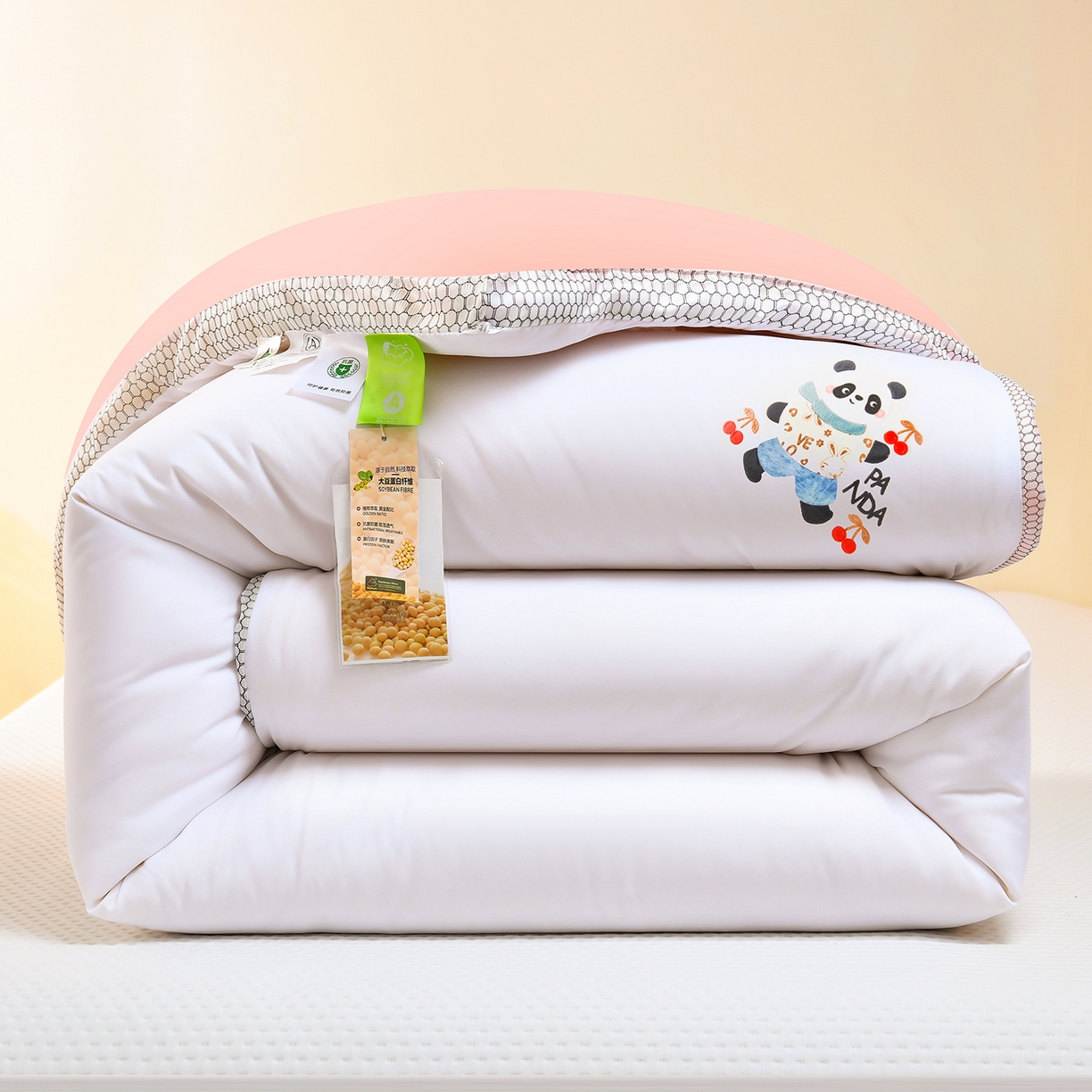 91家纺网 家纺一手货源 找家纺 瑶瑶家居 2025新款立体毛巾绣七孔被大豆纤维被被子被芯 立体极光白+黛粉