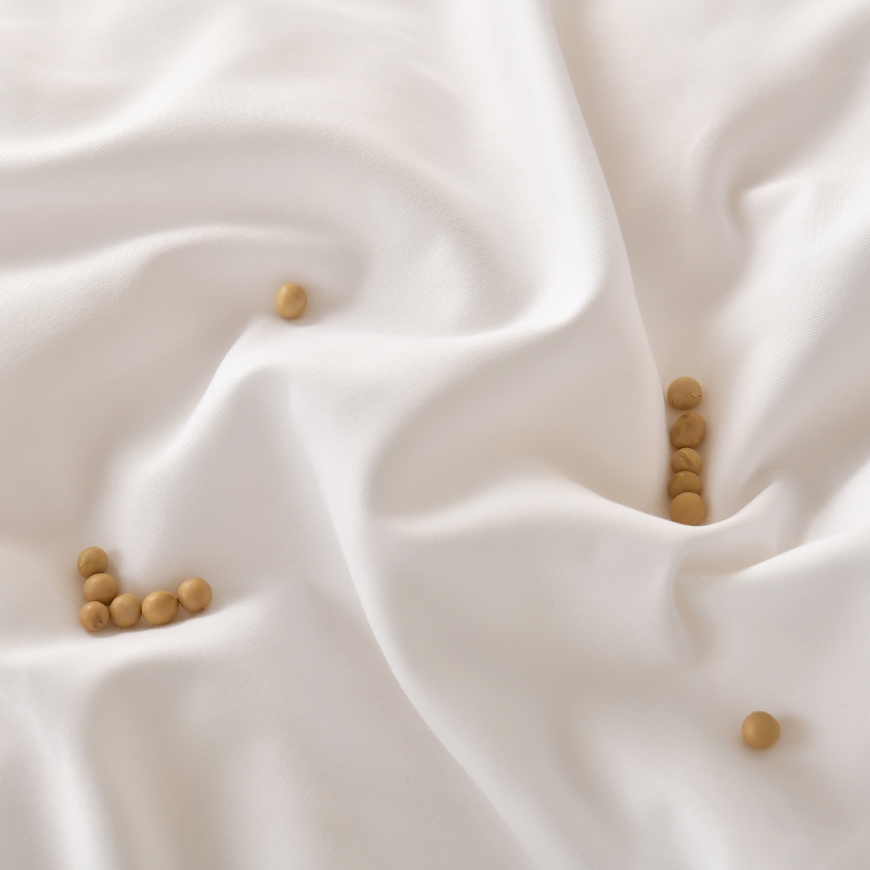 91家纺网 家纺一手货源 找家纺 瑶瑶家居 2025新款立体毛巾绣七孔被大豆纤维被被子被芯 立体极光白+黛粉