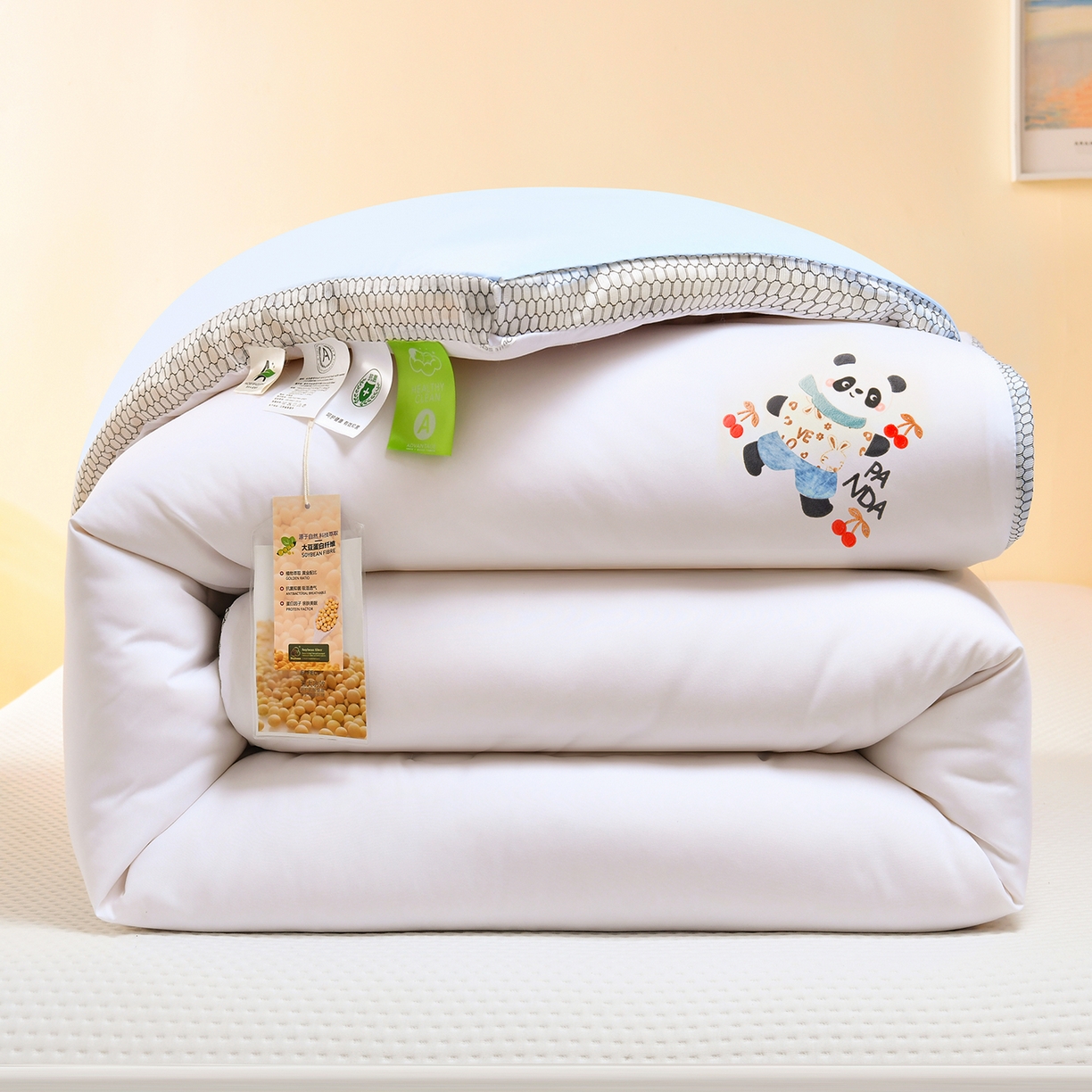 91家纺网 家纺一手货源 找家纺 瑶瑶家居 2025新款立体毛巾绣七孔被大豆纤维被被子被芯 立体极光白+浅蓝