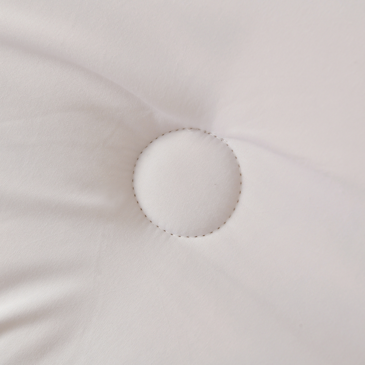 91家纺网 家纺一手货源 找家纺 瑶瑶家居 2025新款立体毛巾绣七孔被大豆纤维被被子被芯 立体极光白+果绿