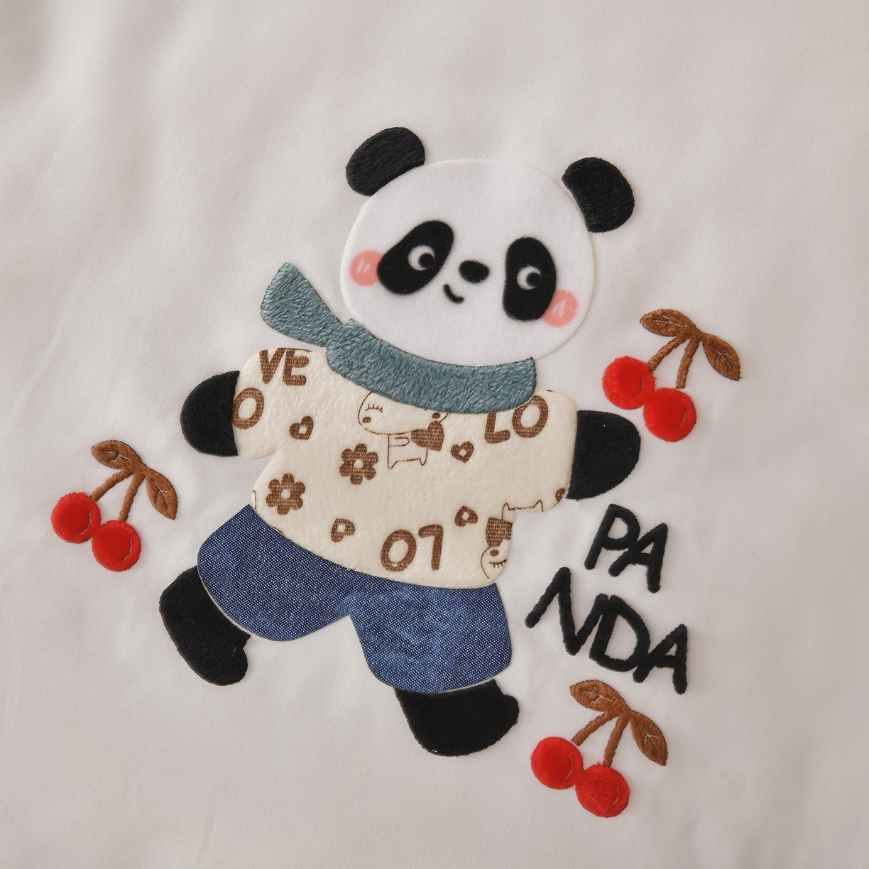 91家纺网 家纺一手货源 找家纺 瑶瑶家居 2025新款立体毛巾绣七孔被大豆纤维被被子被芯 立体极光白+果绿