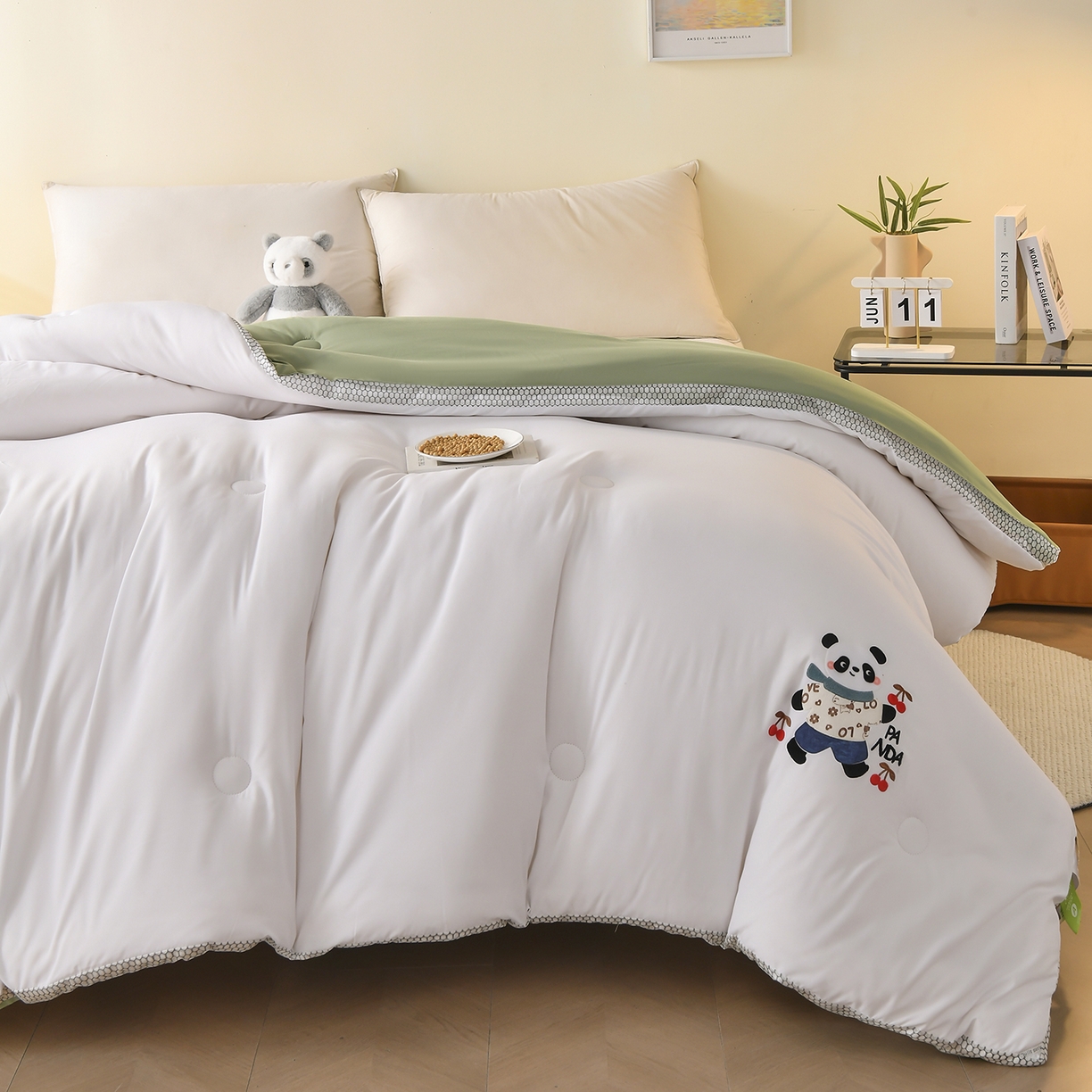 91家纺网 家纺一手货源 找家纺 瑶瑶家居 2025新款立体毛巾绣七孔被大豆纤维被被子被芯 立体极光白+果绿