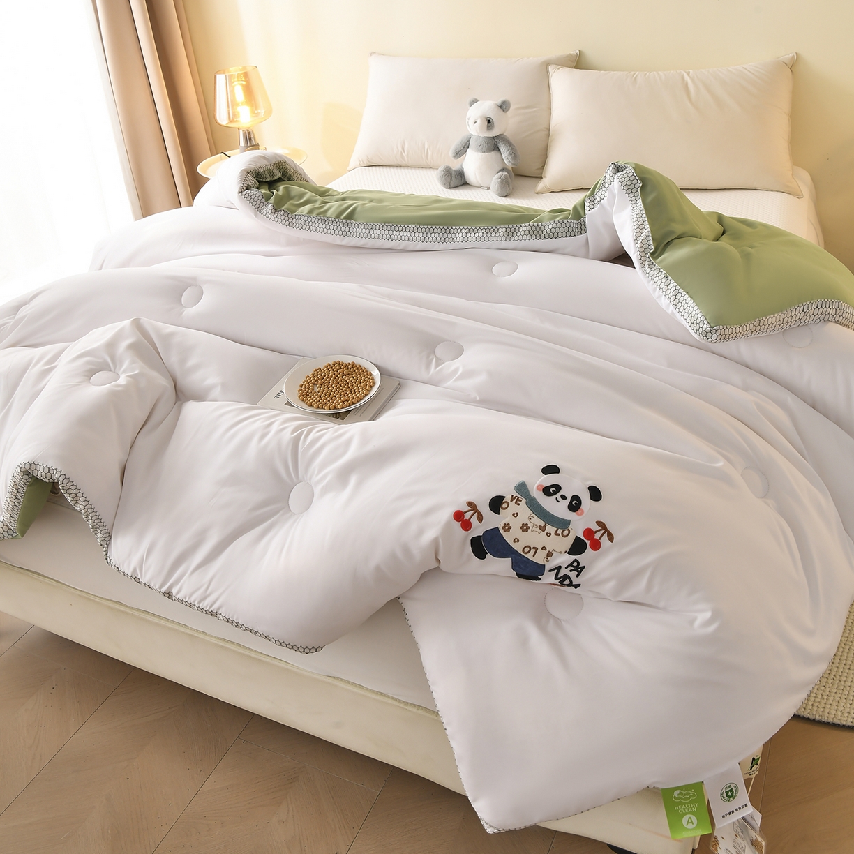 91家纺网 家纺一手货源 找家纺 瑶瑶家居 2025新款立体毛巾绣七孔被大豆纤维被被子被芯 立体极光白+果绿